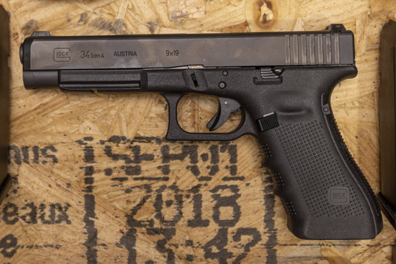 GLOCK 34 Gen4 9mm Police Trade-In Pistols with Night Sights (Very Good)